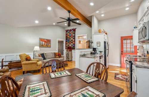 Mentone House | ⁂ Cottage | .25 miles to Brow ⁂