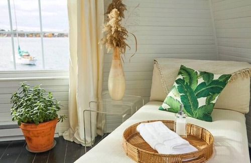 Tiverton House | Cottage 29 - Luxury Waterfront Getaway Cottage