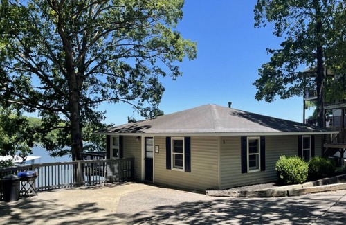 Almo Cabin | Cottage 3 · Lakefront Cottage on Kentucky Lake - Sleeps 6 - Pet Friendly!