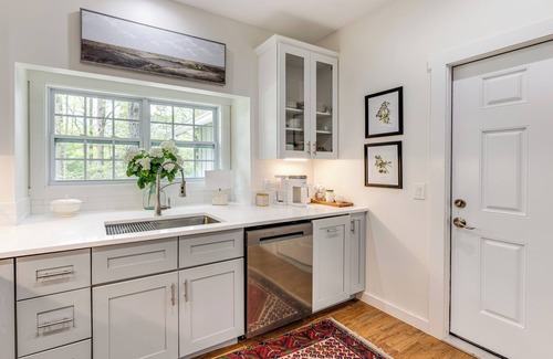 Highlands Cottage | Cottage 3 Mi to Dtwn Highlands: Bring Your Pup!