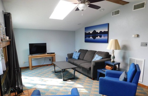 Mountain Home Cottage | Cottage #3 two bedroom with a whirlpool tub and great lake view