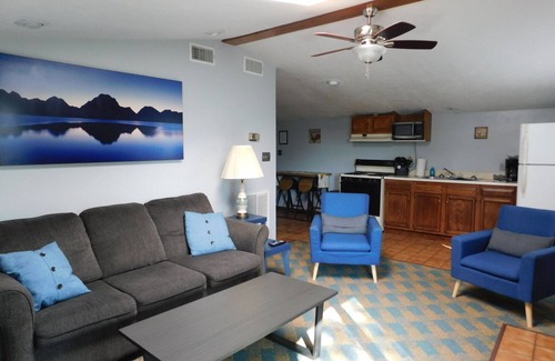 Mountain Home Cottage | Cottage #3 two bedroom with a whirlpool tub and great lake view