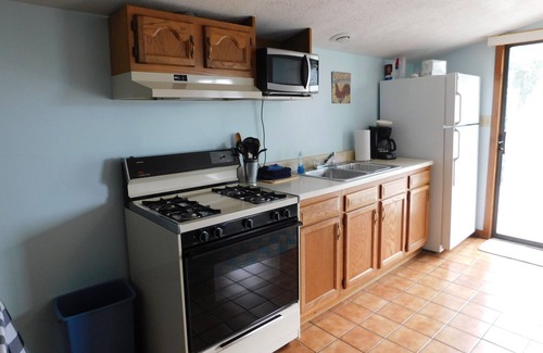 Mountain Home Cottage | Cottage #3 two bedroom with a whirlpool tub and great lake view