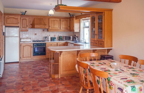 Cornamona Cottage | Cottage 390 - Maam - sleeps 8 guests in 4 bedrooms