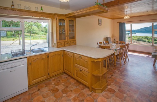 Cornamona Cottage | Cottage 390 - Maam - sleeps 8 guests in 4 bedrooms