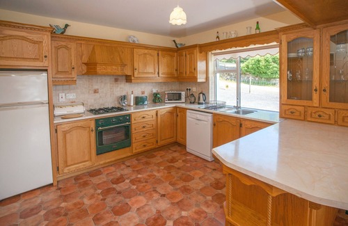Cornamona Cottage | Cottage 390 - Maam - sleeps 8 guests in 4 bedrooms