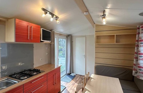 Leuk House | Cottage 4 Ideales 2 Zimmer Mobilhome für 3 Erwachsene +1 Kind auf Ecksofabett