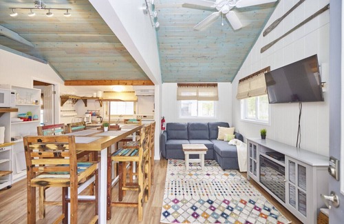 Wainfleet House | Cottage #4 · Lake Haven Beach Resort