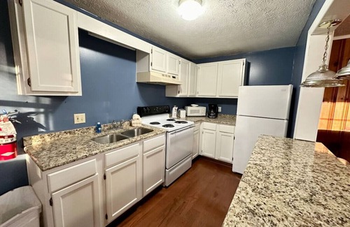 Nancy Cabin | Cottage 4- Lee’s Ford Marina