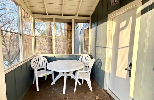 Nancy Cabin | Cottage 5- Lee’s Ford Marina