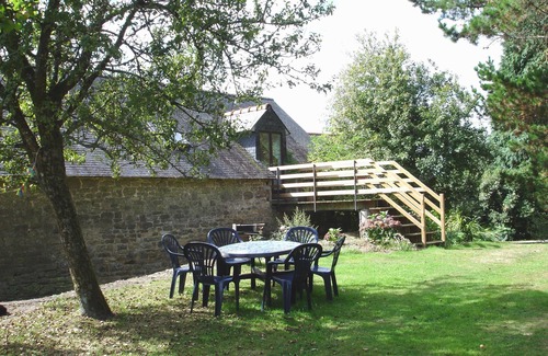 Ploerdut Cottage | cottage 5 people heated and covered swimming pool