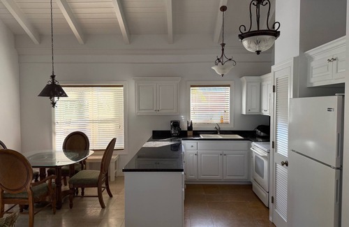 Sandy Point Cottage | Cottage 6 - Charming 1-bedroom cottage-pool-tennis-walk to beach in Sandy Point
