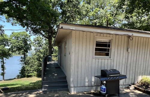 Almo Cabin | Cottage 6 - Lakefront Cottage on Kentucky Lake - Sleeps 8 - Pet Friendly!