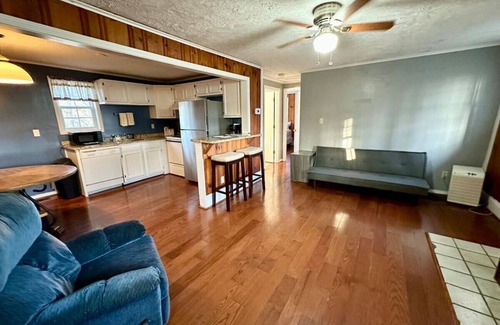 Nancy Cabin | Cottage 6- Lee’s Ford Marina