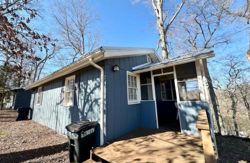 Nancy House | Cottage 7 Lees Ford Marina