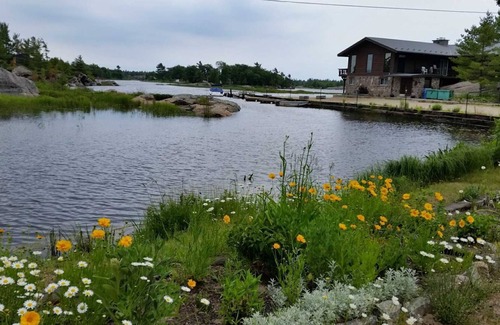 Carling Cabin | Cottage #8 - 2 Bedroom - Katawoda Cottages