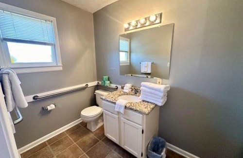 Nancy House | Cottage 8Lees Ford Marina