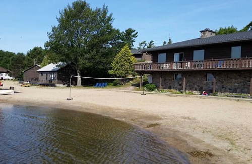Carling Cabin | Cottage #9 - 2 Bedroom - Katawoda Cottages