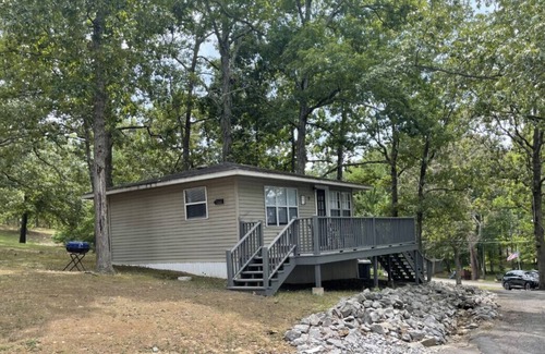 Almo Cabin | Cottage 9 · Lakeview cottage on Kentucky Lake - Sleeps 4 - Pet Friendly!