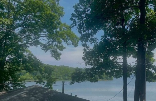 Almo Cabin | Cottage 9 · Lakeview cottage on Kentucky Lake - Sleeps 4 - Pet Friendly!