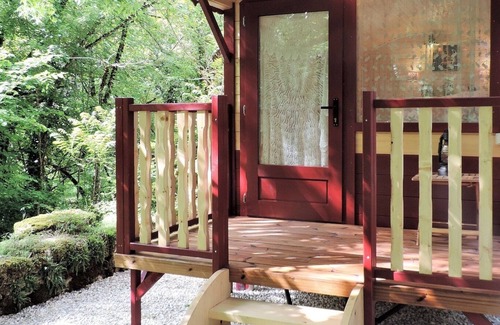 Cuzance Cottage | Cottage and its trailer in a cocoon of greenery (see the video)