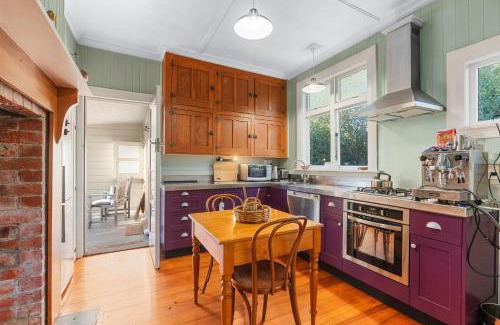 Carterton House | Cottage at 182