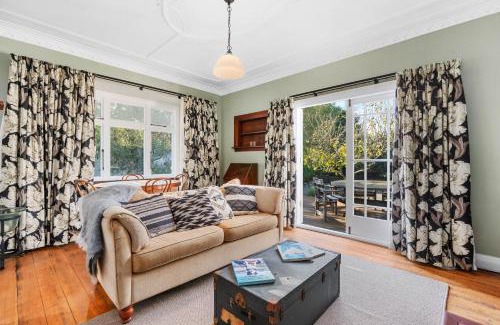 Carterton House | Cottage at 182