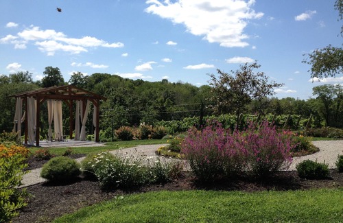 Crittenden House | Cottage At Brianza Gardens And Winery