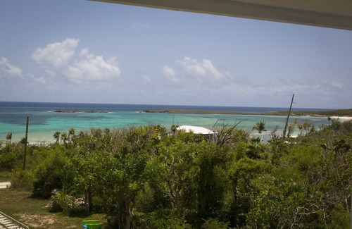 Clarence Town Cottage | Cottage At Dean's Blue Hole - Walking Distance To The Blue Hole!