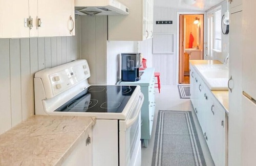 Newport Landing Cottage | Cottage at Evangeline Beach & near Local Wineries