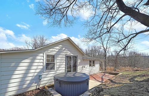 Downingtown Cottage | Cottage at Marsh Creek State Park with Hot Tub DOG FRIENDLY