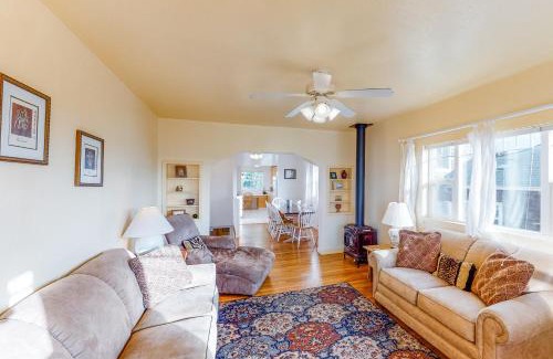 Newport House | Cottage at Nye Beach