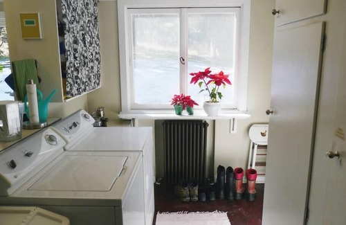 Trumansburg House | Cottage at Taughannock: State Park, Cayuga Lake, Ithaca, & Cornell