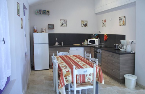 Fontvieille House | Cottage at the foot of the Alpilles for 4 people with swimming pool, surrounded by olive trees