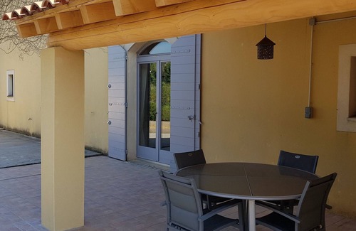 Fontvieille House | Cottage at the foot of the Alpilles for 4 people with swimming pool, surrounded by olive trees