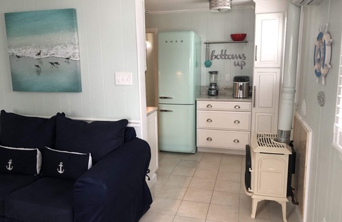 Salisbury Cottage | Cottage attached to multifamily home w direct private access to Salisbury Beach