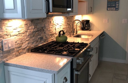Salisbury Cottage | Cottage attached to multifamily home w direct private access to Salisbury Beach