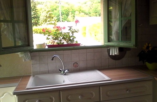 Heudreville-sur-Eure Cottage | Cottage 'Aux Chants Des Oiseaux' with Private Garden and Wi-Fi