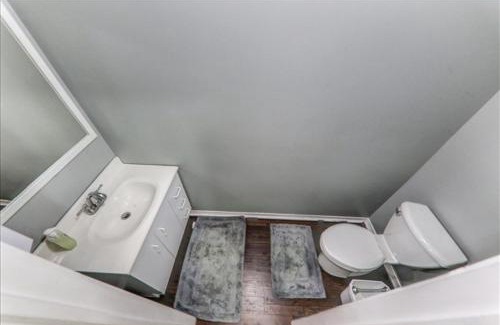 Elizabethtown-Kitley House | Cottage backing water