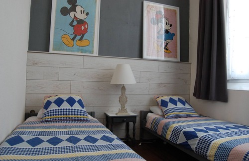 Gemozac House | cottage beautiful night: The Comptoir des Ecoliers