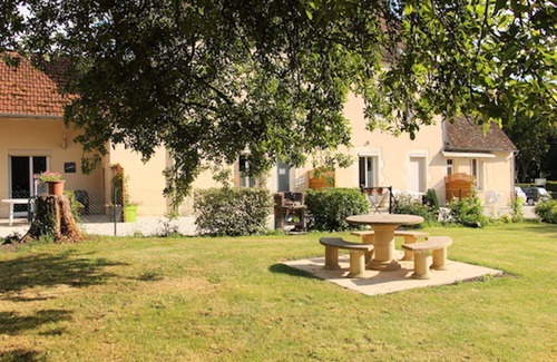 Ouzouer-sur-Trezee Cottage | Cottage beside the Briare Canal, in the heart of Puisaye ponds.
