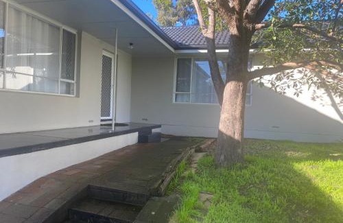 Redwood Park House | Cottage BNB near the hill