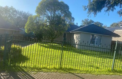 Redwood Park House | Cottage BNB near the hill