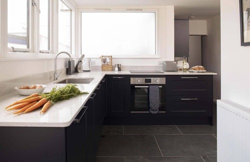 Gorran Haven Cottage | Cottage & Boatshed in Gorran Haven, Private Parking