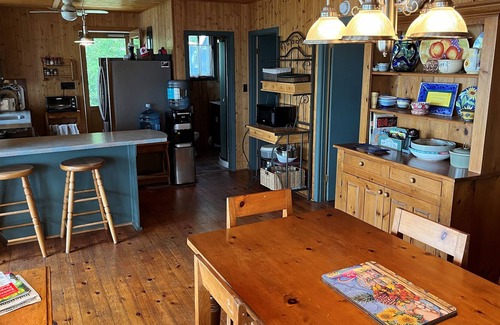 Brighton Cottage | Cottage bungalow on Lake Ontario near Brighton / Prince Edward County