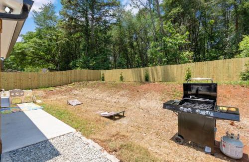 Westminster Ski Chalet | Cottage by Lake Hartwell Cocoa y Canoes