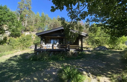Osterbymo Cottage | Cottage by Lake Sommen