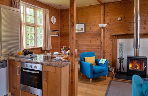 Penmaenpool Cottage | Cottage by Mawddach Trail with Stunning Views