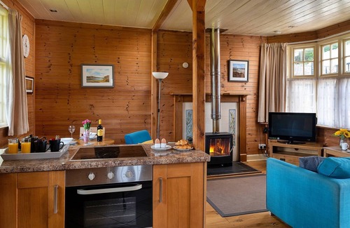 Penmaenpool Cottage | Cottage by Mawddach Trail with Stunning Views