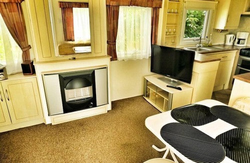 Malechowo House | Cottage by Ostrowieckie Lake with Private Beach